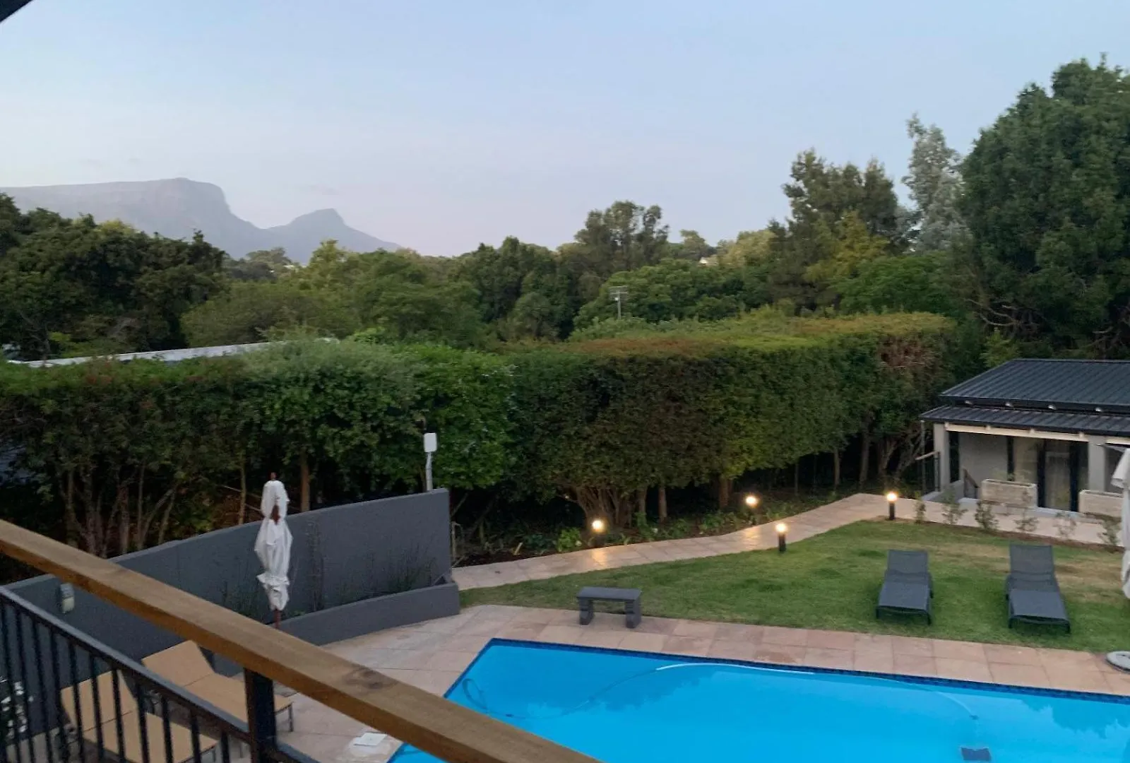 Constantia Winelands Lodge 0*,